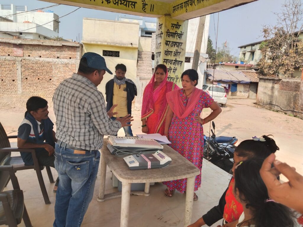 नगरीय निकाय निर्वाचन-2025 वार्डों में हो रहा ईवीएम डेमो प्रदर्शन, मतदान के लिए जनसामान्य को किया जा रहा जागरूक 9 फरवरी तक चलेगा ईवीएम जागरूकता कार्यक्रम 1 IMG 20250202 WA0015