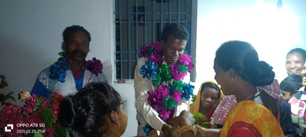 लक्ष्मीपुर की जनता में जीवाकिम तिर्की को सरपंच पद में स्वीकारा 2 IMG 20250220 WA0020