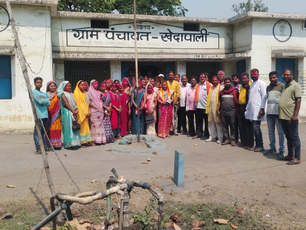 नवल राठिया की अगुवाई में चंद्रशेखरपुर और खेदापाली के नव निर्वाचित पंचायत सदस्याओं ने किया होली मिलन समारोह का आयोजन 2 IMG 20250313 WA0019