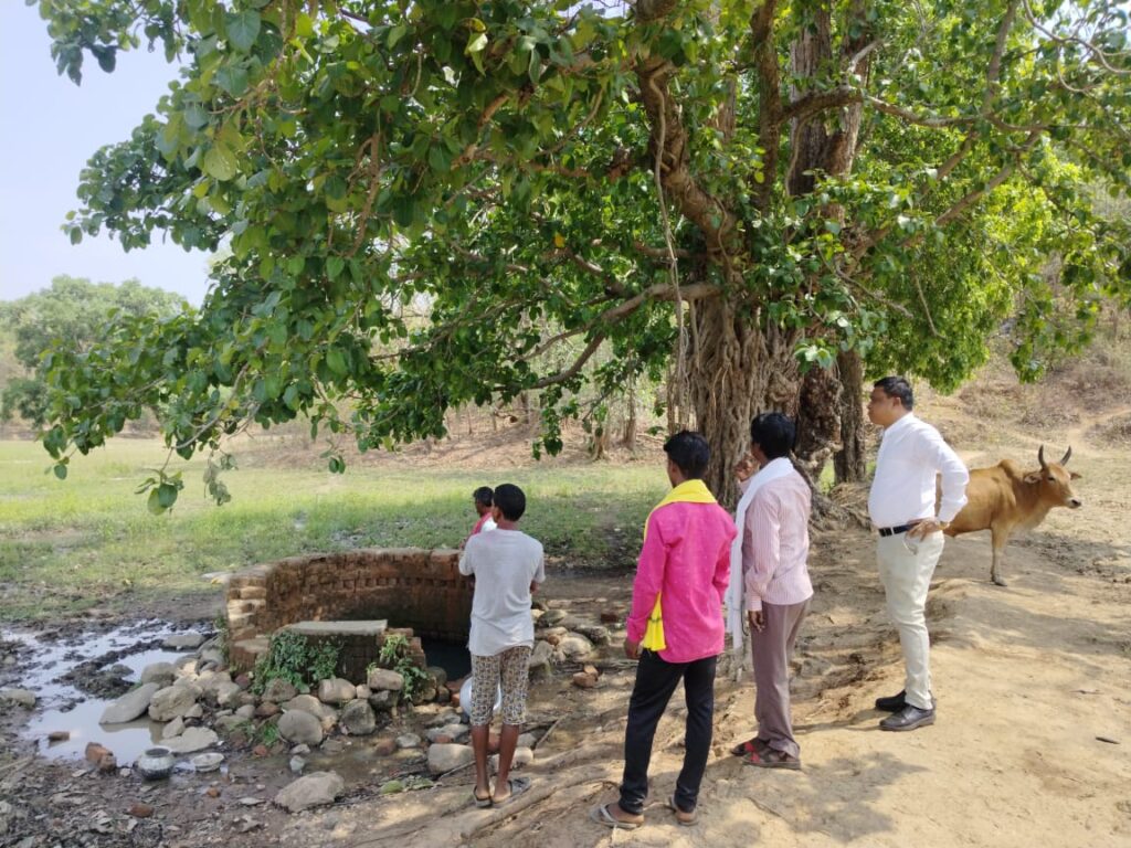 धरमजयगढ़ के वनांचल में उम्मीदों की दस्तक : एसडीएम धनराज मरकाम पहुंचे, राष्ट्रपति दस्तक पुत्रों के बीच, सुनी व्यथा 3 1000053104