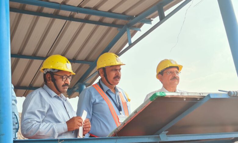 सीएमडी हरीश दुहान ने किया जामपाली खदान का निरीक्षण 1 IMG 20250413 WA0013