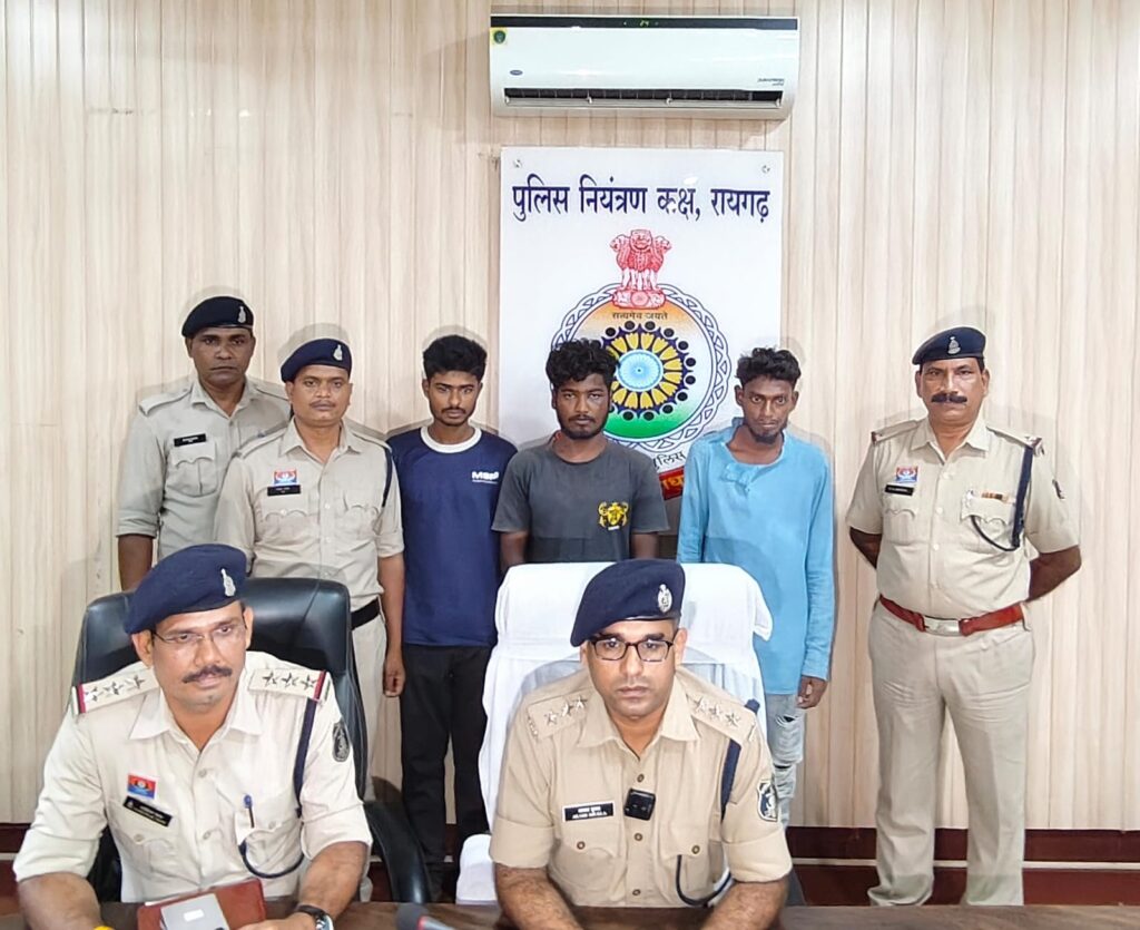 बाइक चोर गिरोह का किया भंडाफोड़, 9 चोरी की बाइक बरामद, 3 आरोपी गिरफ्तार 2 1000085984 1