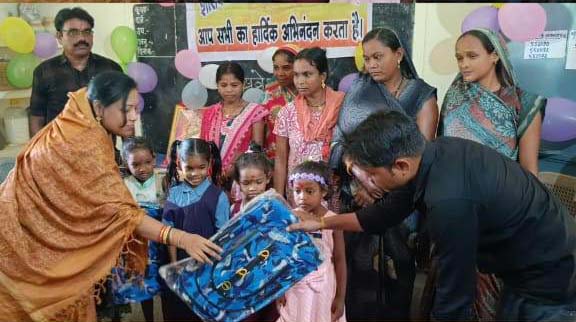 16 जून से खुले स्कूलों के पट, पहले दिन पहुंचे बच्चों का हुआ स्वागत 1 19