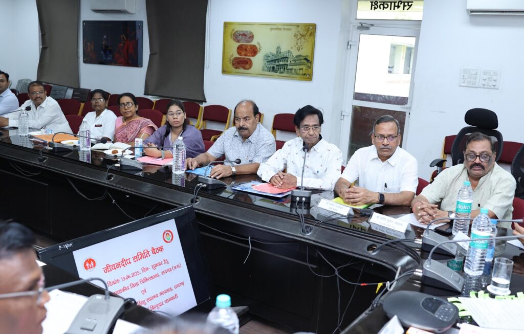 कलेक्टर श्री मयंक चतुर्वेदी की अध्यक्षता में आयोजित हुई रेडक्रॉस सोसायटी की बैठक 2 IMG 20250613 WA0077