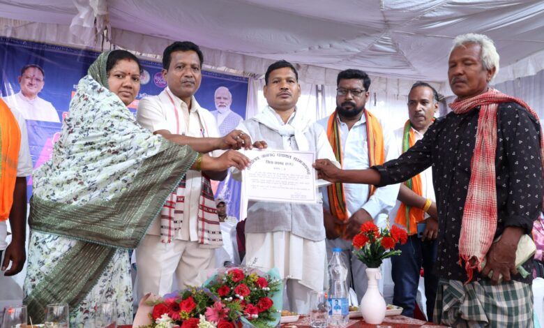 जनजातीय उत्थान के लिए प्रतिबद्धता के साथ कर रहे काम: सांसद श्री राधेश्याम राठिया 1 IMG 20250619 WA0026