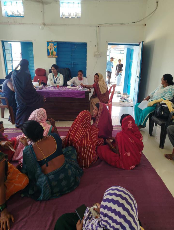 ग्रामीणों में स्वास्थ्य के प्रति बढ़ती जागरूकता, महिलाओं ने एनीमिया जांच कराई, 2 IMG 20250627 WA0006