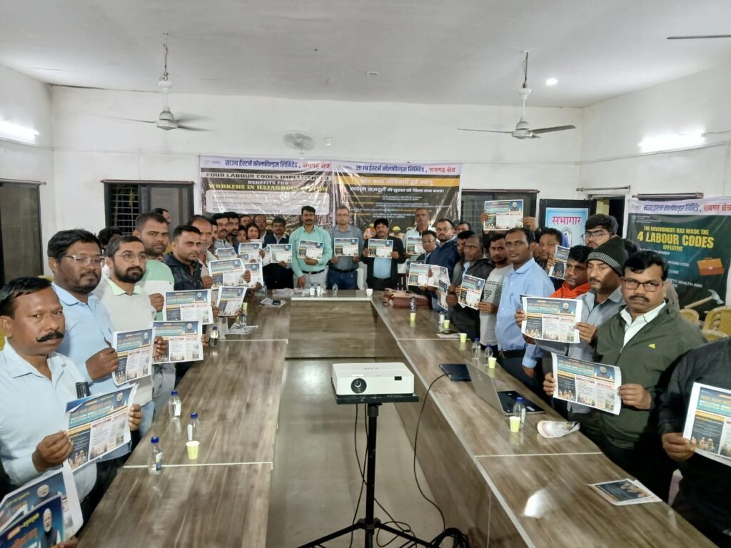 डीजीएमएस निदेशक विधुत ने जामपाली खदान का किया निरीक्षण 2 IMG 20251125 WA0012