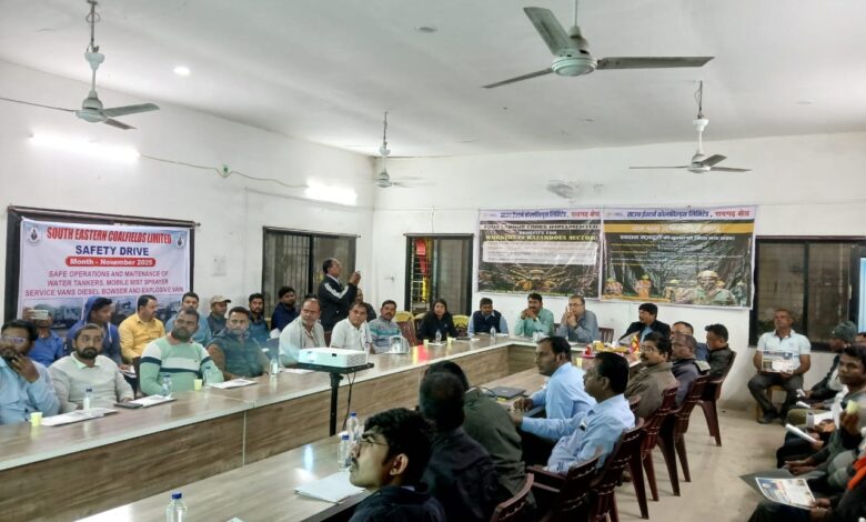 डीजीएमएस निदेशक विधुत ने जामपाली खदान का किया निरीक्षण 1 IMG 20251125 WA0013