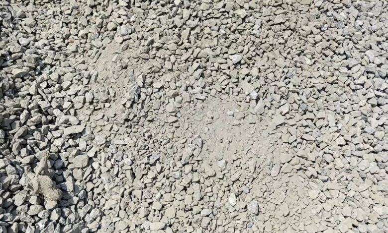 डस्ट युक्त गिट्टी से निर्माण गुणवत्ता पर खतरा 1 IMG 20260220 WA0010