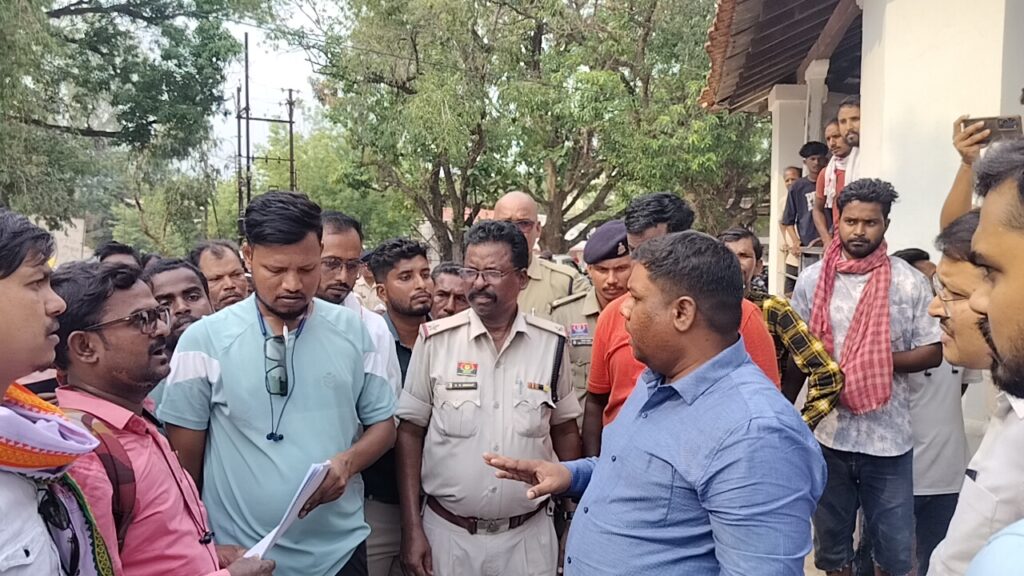धरमजयगढ़ में KPCL कोयला खदान के खिलाफ उबाल, सैकड़ों ग्रामीणों ने दर्ज कराई आपत्ति 3 1007234511